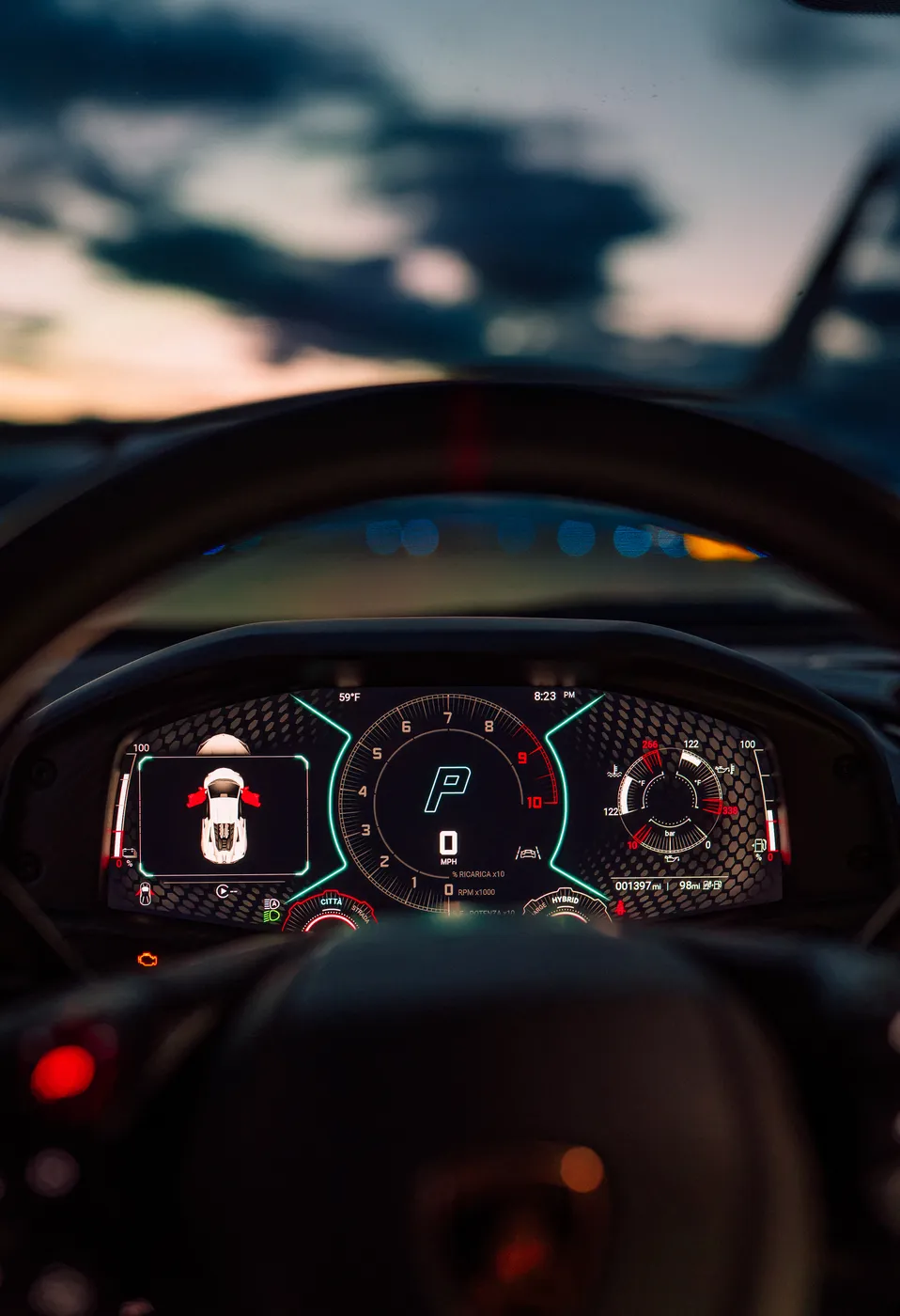 Steering wheel and driver display of the Revuelto